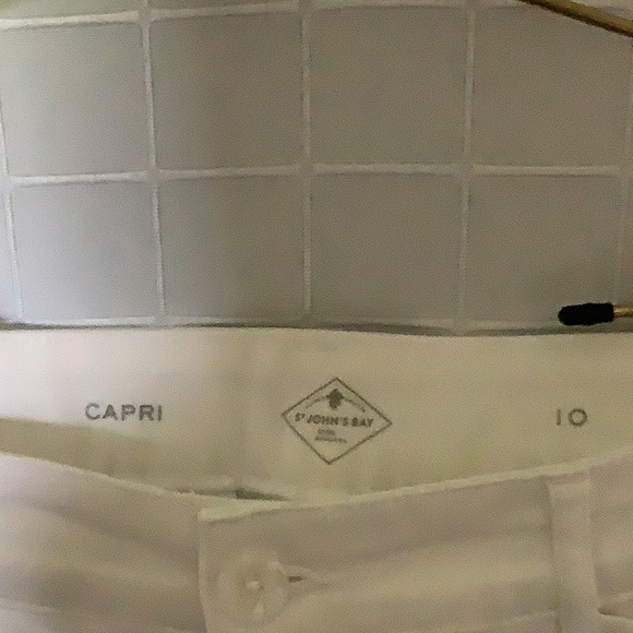 St. John’s Bay size 10 white capris - Picture 5 of 5